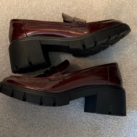 Sincerely Jules Shiny Maroon Loafers Size 9 NWOT - Picture 2 of 4